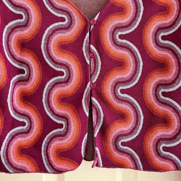 ๐ TWIK Groovy Wave Print Button Down Crop Cardigan Purple Pink Blue M - Picture 8 of 13